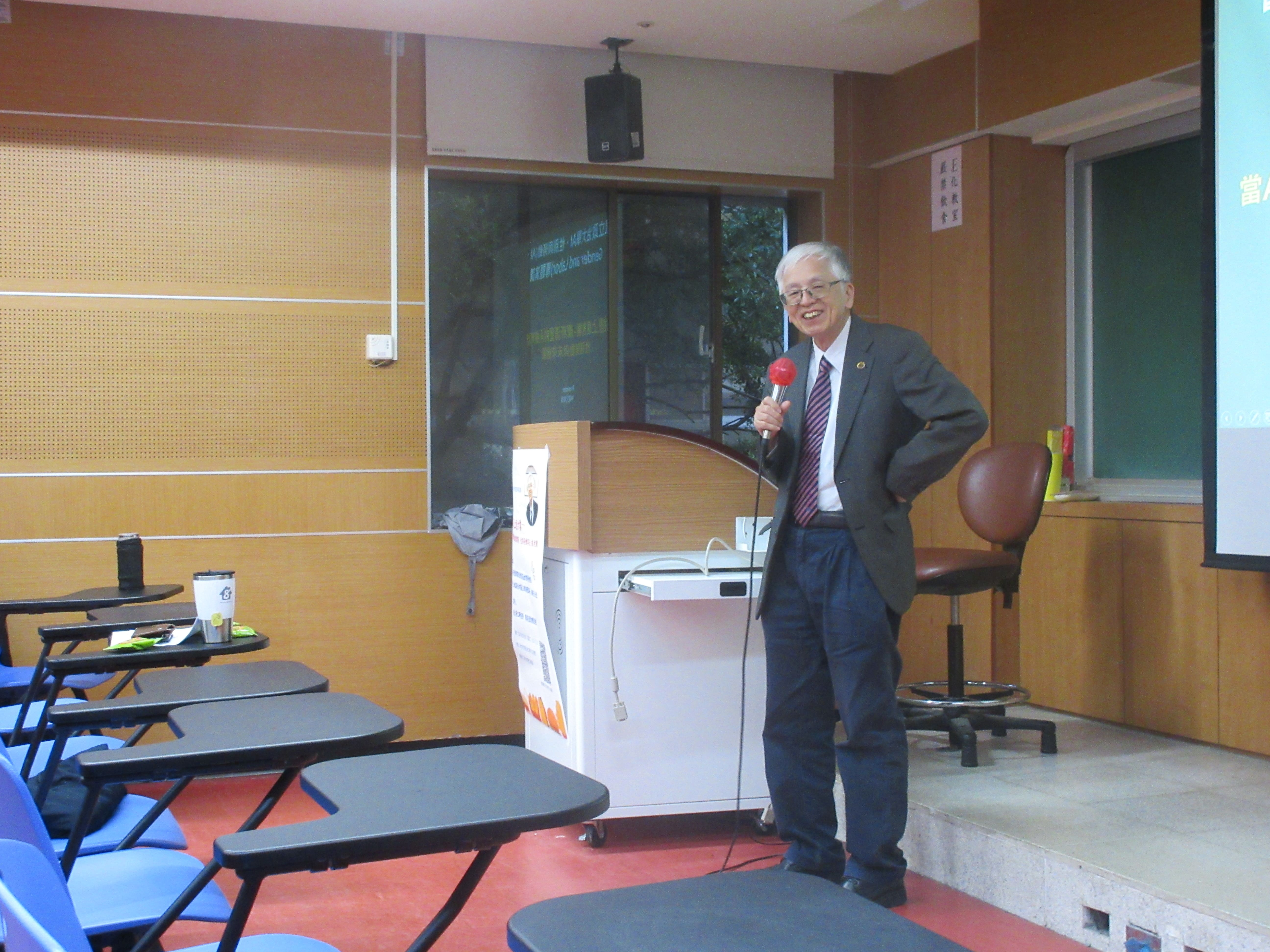 Special Lecture on “When AI Meets the Fast-Food Industry: Sustainability Practices, Gendered Labor, and Future Challenges in MOS Burger” (2025.11.18)